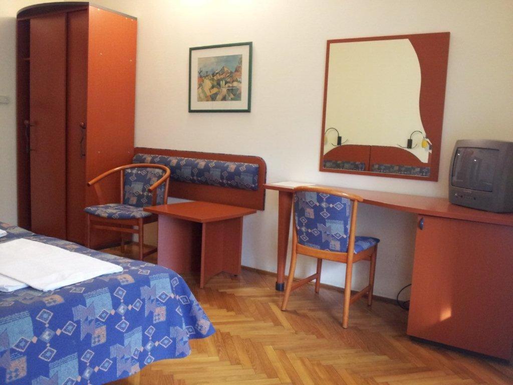 Fenyves Hotel Bekescsaba Phòng bức ảnh