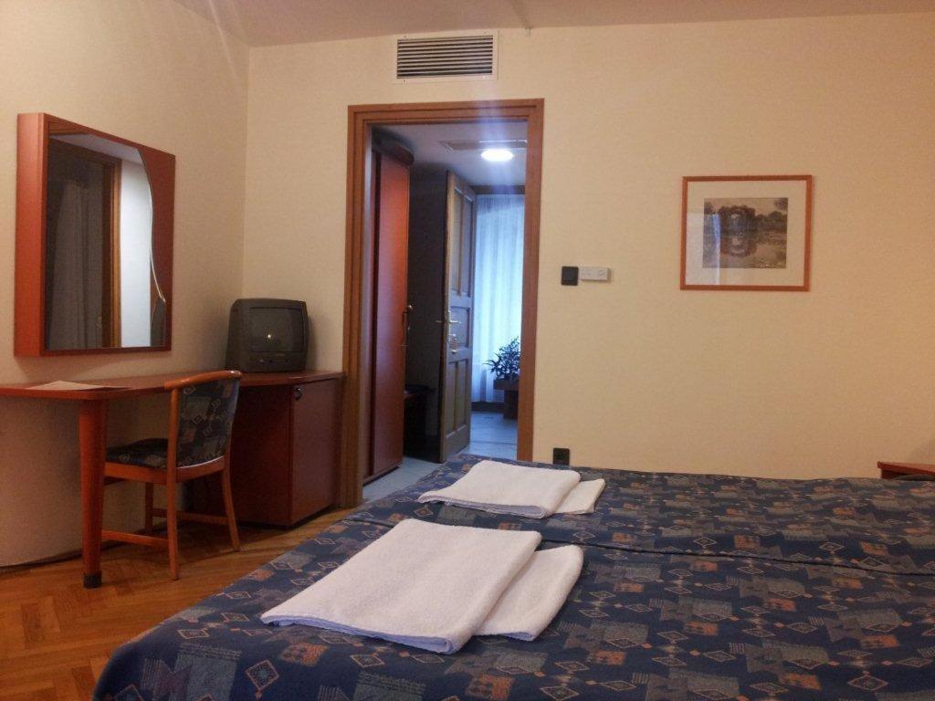 Fenyves Hotel Bekescsaba Ngoại thất bức ảnh